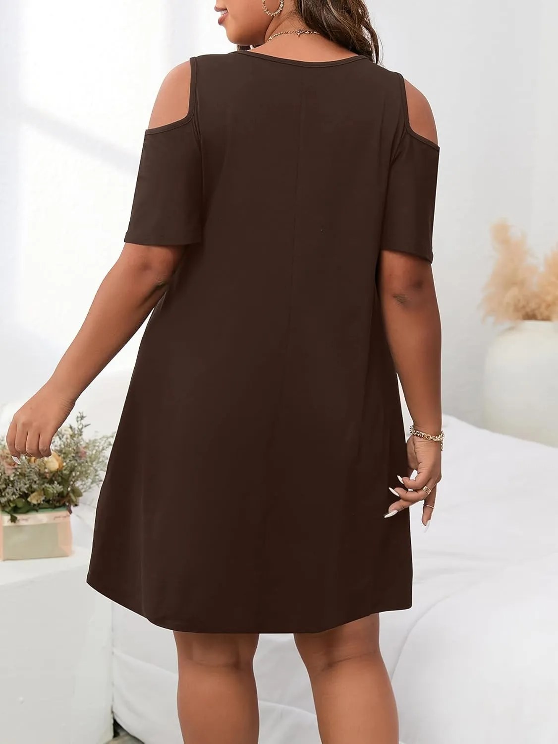 Verdusa Women's Plus Size Cold Shoulder T Shirt Dresses Short Sleeve Round Neck Tunic Dress