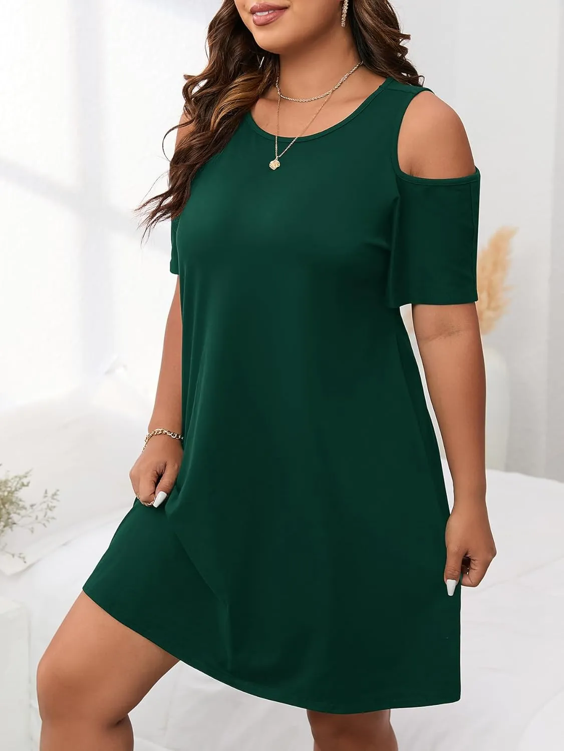 Verdusa Women's Plus Size Cold Shoulder T Shirt Dresses Short Sleeve Round Neck Tunic Dress